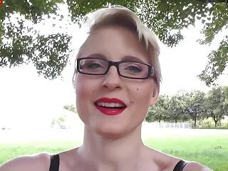 VR BANGERS დედინაცვალი ჩოგბურთის თამაშისას დიდი მკერდით ცელქობს